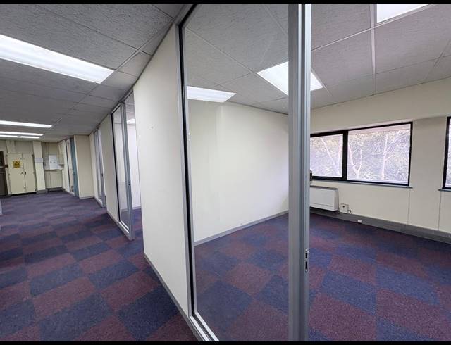 1,120M² OFFICE TO LET IN VORNA VALLEY